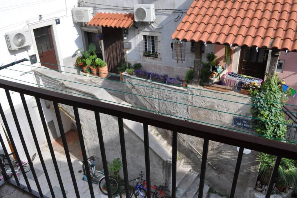 Apartment Veli Dvor Cres Esterno foto