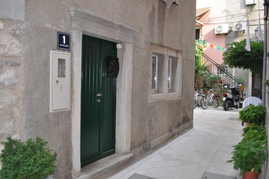 Apartment Veli Dvor Cres Esterno foto