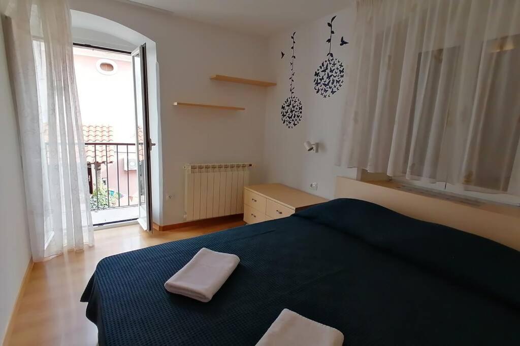 Apartment Veli Dvor Cres Esterno foto