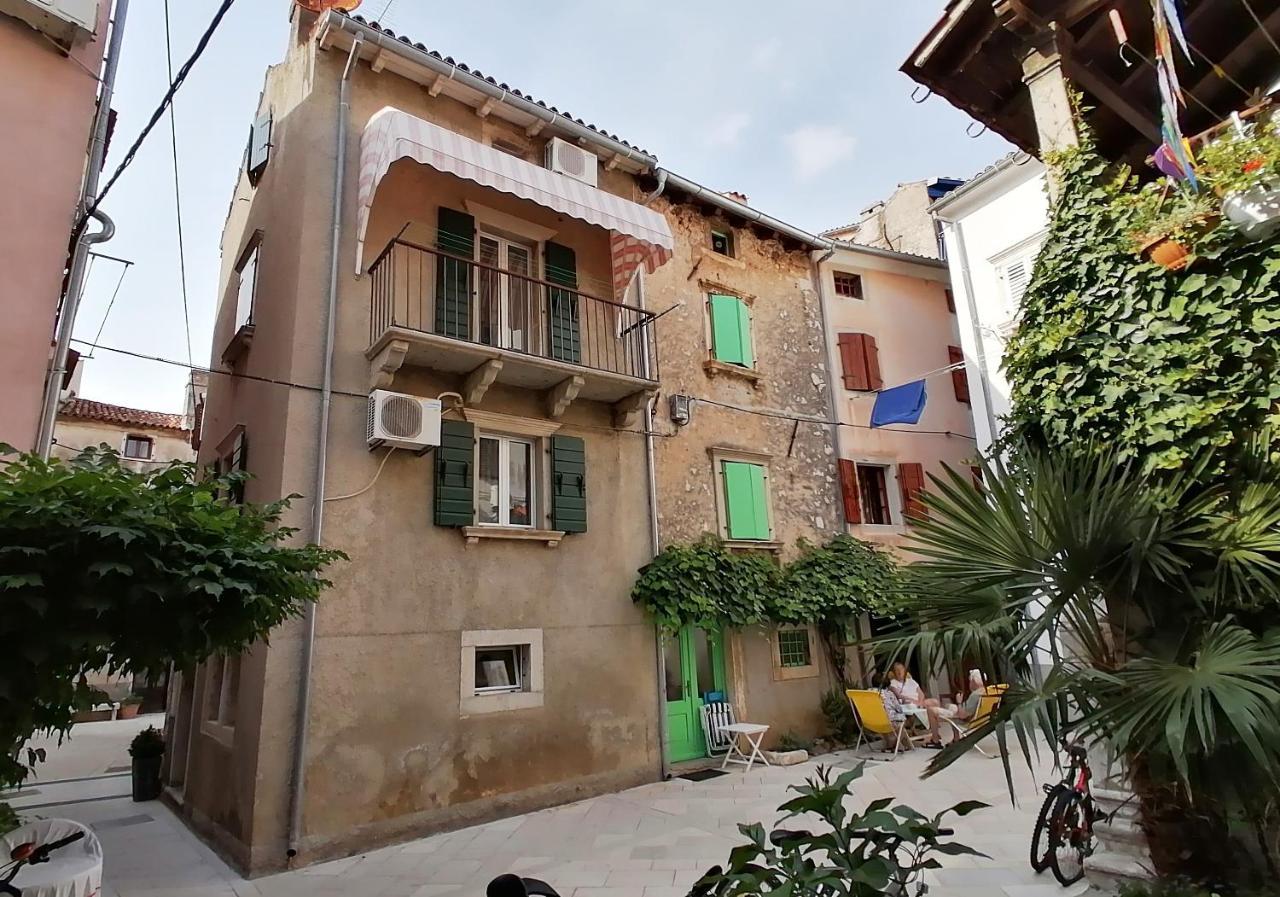 Apartment Veli Dvor Cres Esterno foto