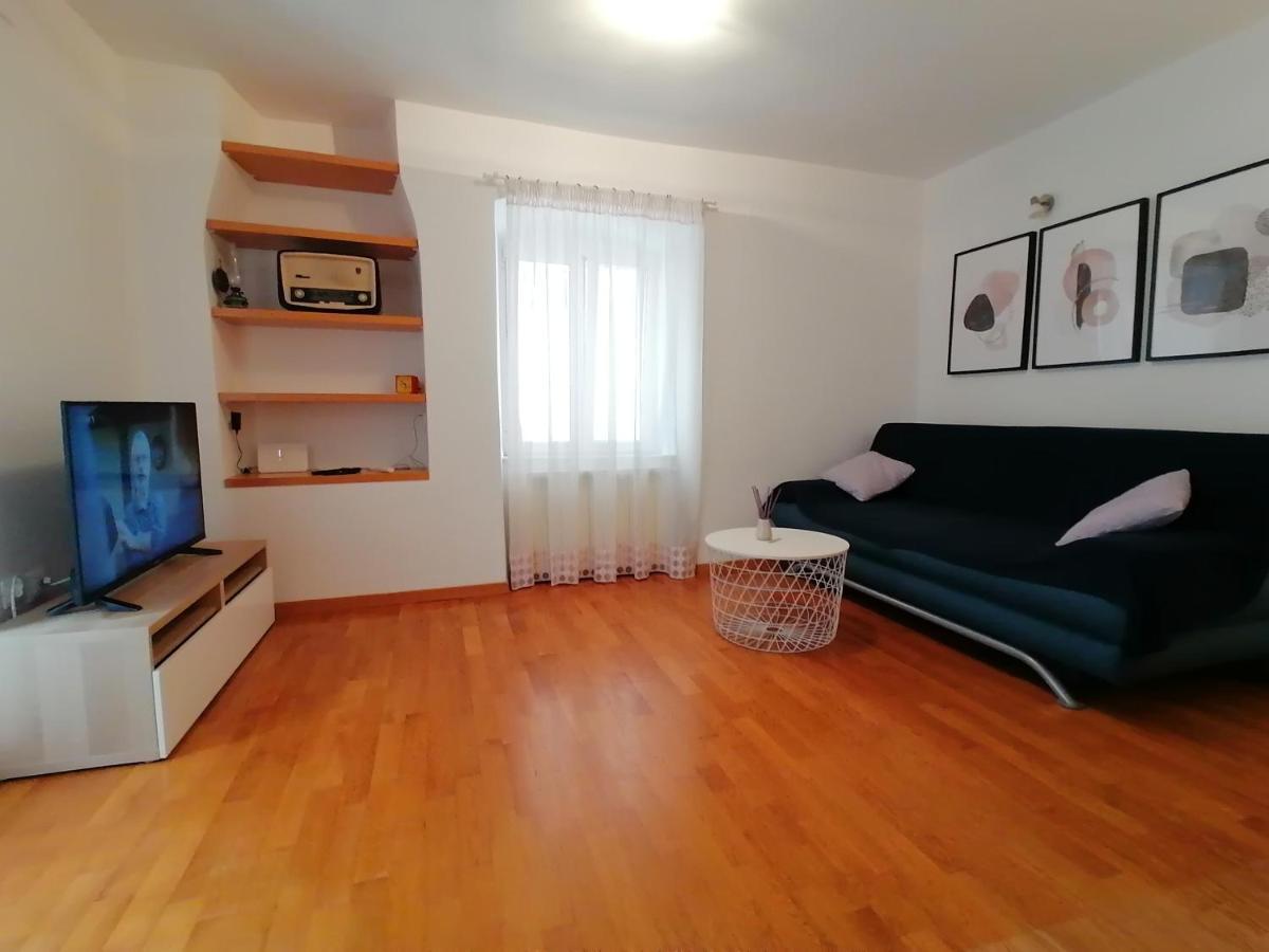 Apartment Veli Dvor Cres Esterno foto