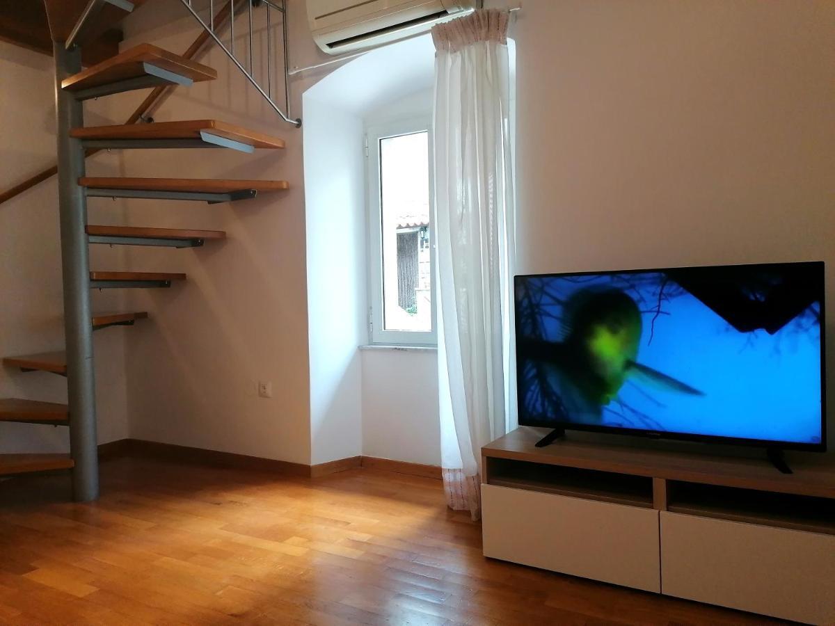 Apartment Veli Dvor Cres Esterno foto