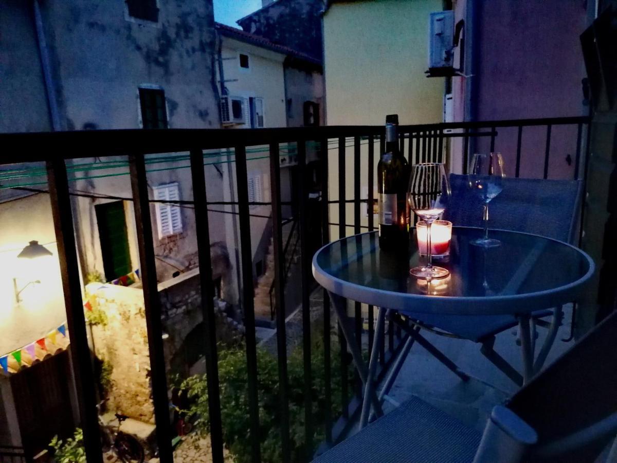 Apartment Veli Dvor Cres Esterno foto